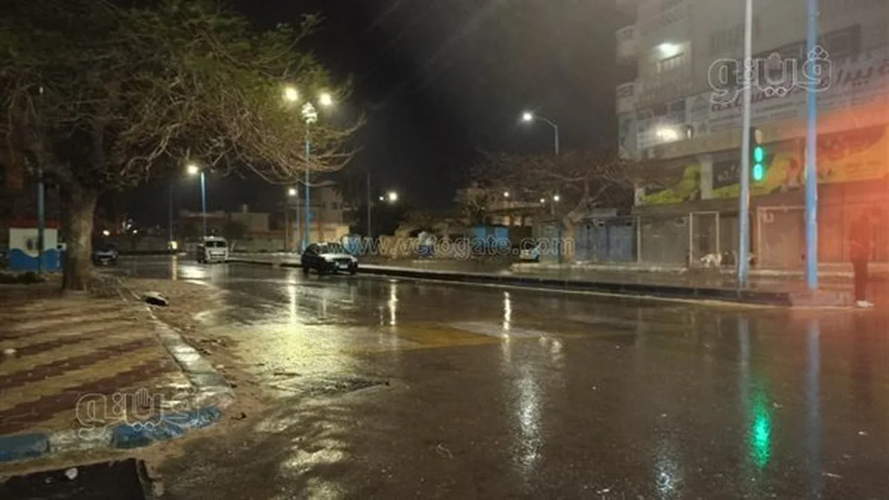 أمطار غزيرة ورياح شديدة تضرب محافظة مطروح بعد اجتياحها أجواء المنوفية